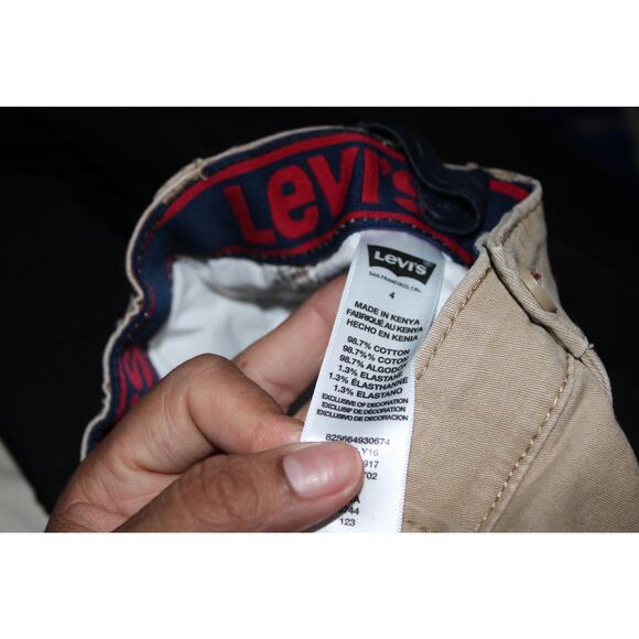 Levis Khaki Shorts 4T - Picture 4 of 5